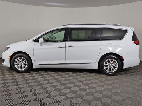 Used 2020 Chrysler Pacifica Touring-L FWD image 15