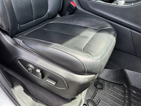 Used 2022 Jeep Grand Cherokee Limited AWD/4WD image 25