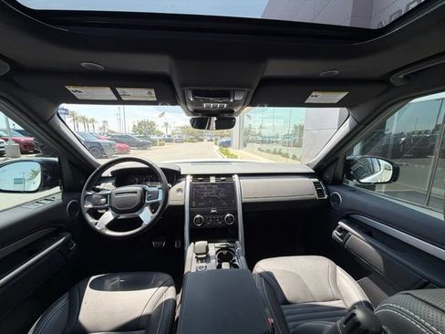 Used 2023 Land Rover Discovery HSE R-Dynamic AWD/4WD image 9