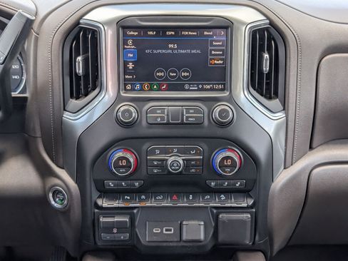 Used 2021 Chevrolet Silverado 1500 LTZ AWD/4WD image 16