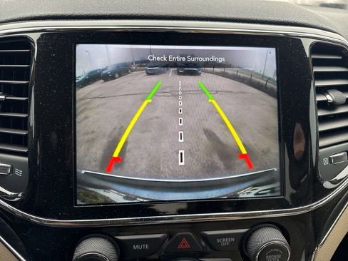 Used 2021 Jeep Grand Cherokee Limited image 15