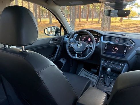 Used 2020 Volkswagen Tiguan SEL image 24