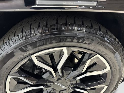 Used 2024 GMC Sierra EV Denali AWD/4WD image 94