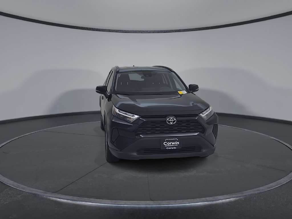 Used 2025 Toyota RAV4 XLE AWD/4WD image 4