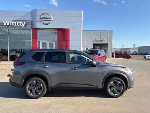 Used 2025 Nissan Rogue SV FWD image 8