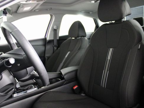 Certified 2025 Hyundai Elantra SEL image 15