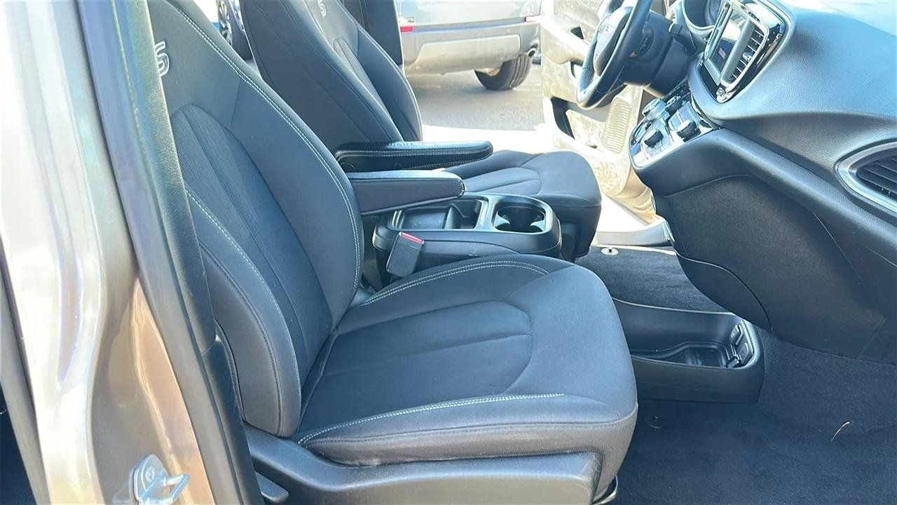 Used 2018 Chrysler Pacifica Touring Plus w/ S Appearance Package FWD image 36