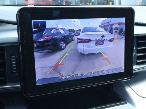 Used 2023 Ford Explorer XLT w/ Equipment Group 202A image 4