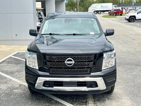 Used 2023 Nissan Titan SV image 11