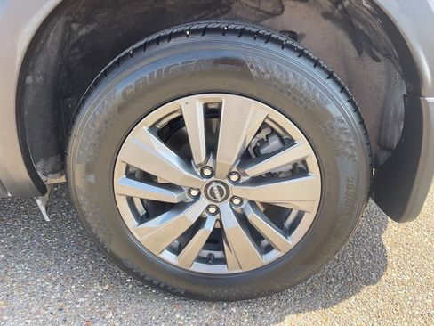 Certified 2025 Nissan Pathfinder SV w/ SV Premium Package FWD image 18