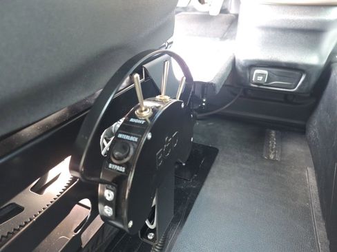 Used 2024 Chrysler Pacifica Touring-L FWD image 15