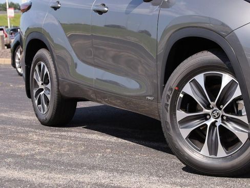New 2026 Toyota Highlander XLE AWD/4WD image 3