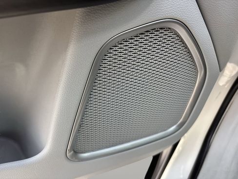 Used 2019 Jeep Compass Latitude image 17