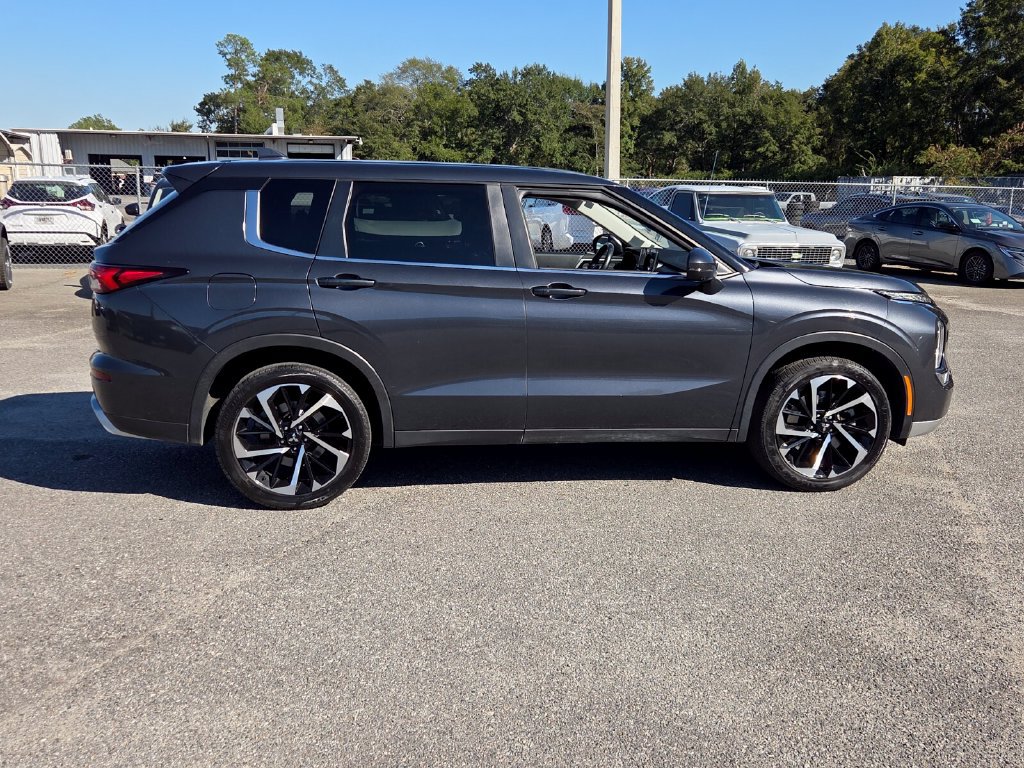 Used 2024 Mitsubishi Outlander AWD image 13