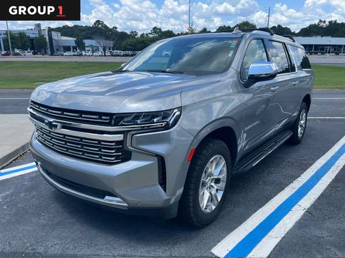 Used 2023 Chevrolet Suburban Premier AWD/4WD image 1