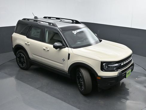 New 2025 Ford Bronco Sport Outer Banks w/ Outer Banks Tech Package+ AWD/4WD image 43