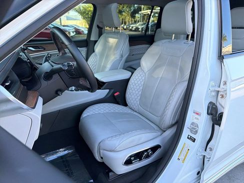 Used 2021 Jeep Grand Cherokee L Summit w/ Luxury Tech Group V AWD/4WD image 38