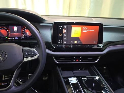 Used 2024 Volkswagen Atlas Peak Edition SE image 17