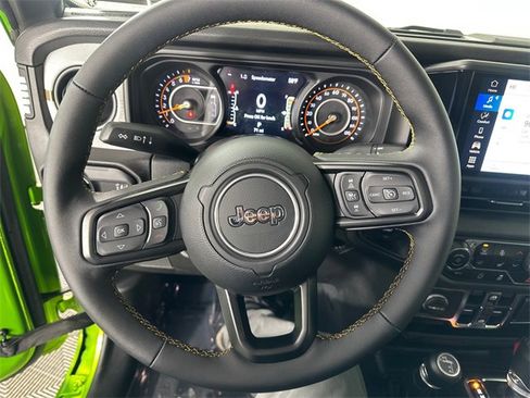 Certified 2025 Jeep Gladiator Sport image 25