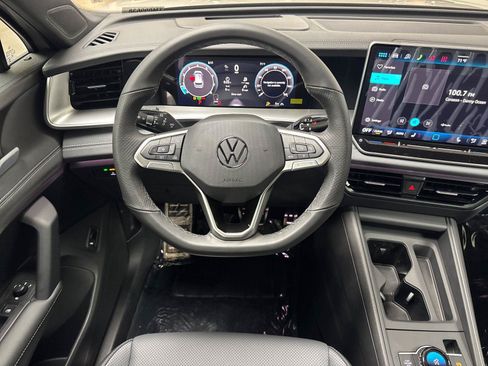 New 2026 Volkswagen Tiguan SE R-Line AWD/4WD image 13