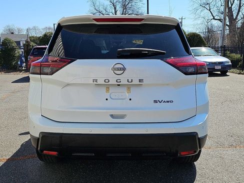 Used 2024 Nissan Rogue SV AWD/4WD image 5