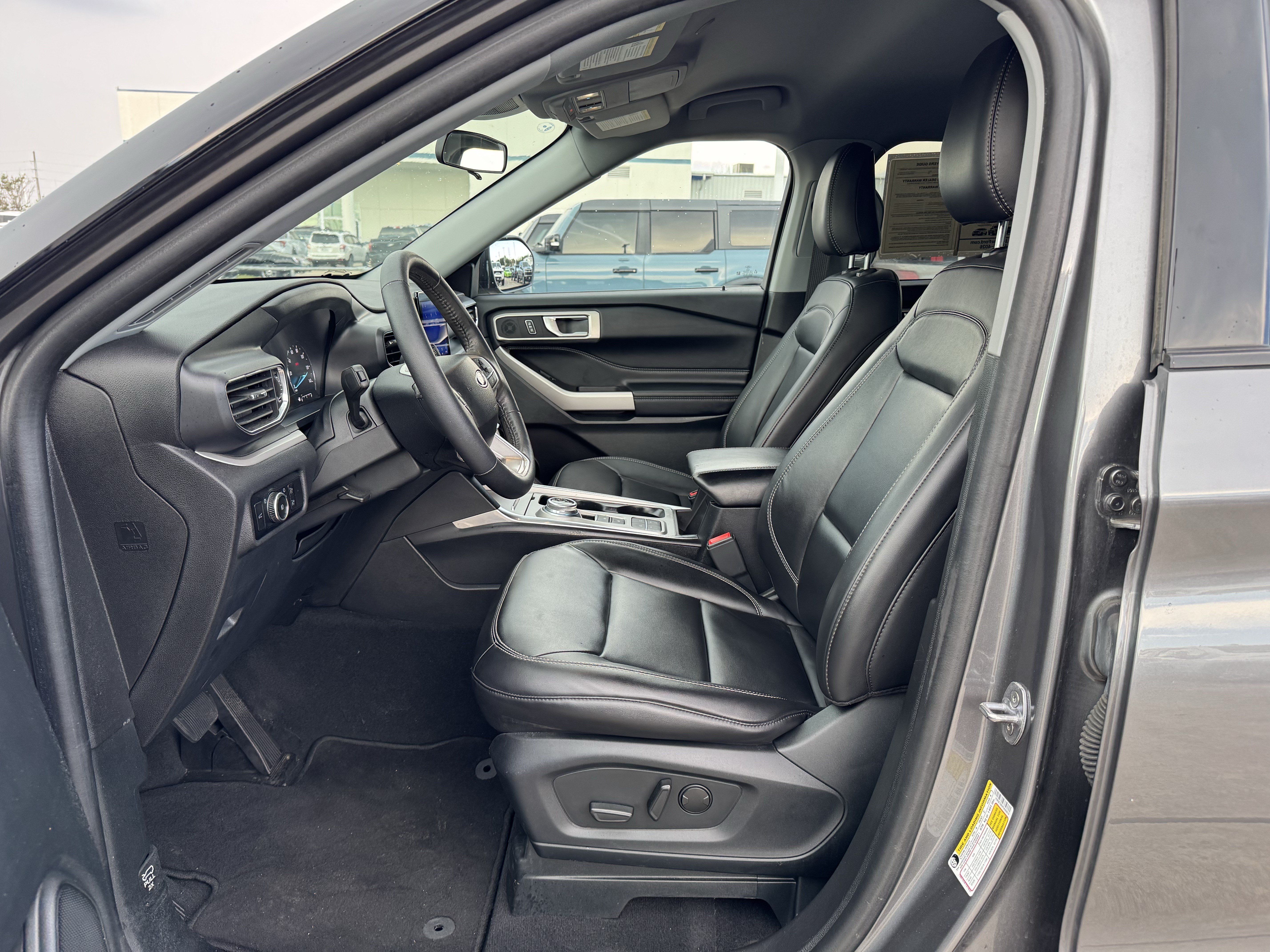 Used 2023 Ford Explorer XLT w/ Equipment Group 202A RWD image 17
