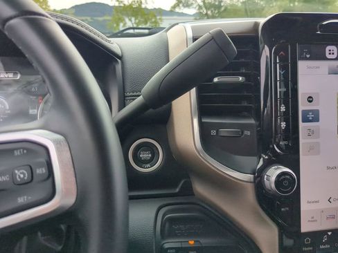 Used 2024 RAM 2500 Laramie AWD/4WD image 9