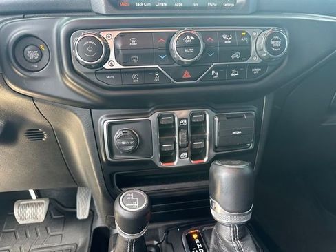 Used 2021 Jeep Wrangler Unlimited Sahara AWD/4WD image 13