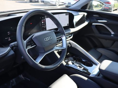 Used 2025 Audi Q5 Premium Plus w/ Premium Plus AWD/4WD image 11