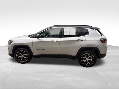 Used 2024 Jeep Compass Limited AWD/4WD image 3