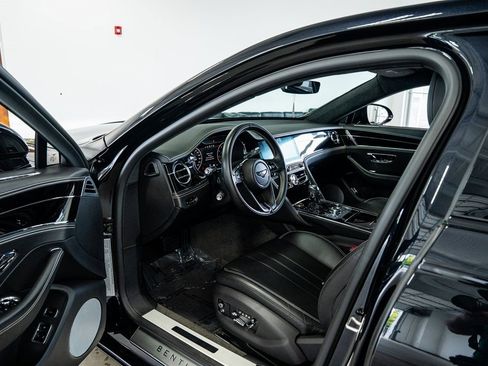 Used 2020 Bentley Flying Spur W12 image 35