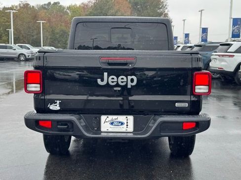 Used 2022 Jeep Gladiator Overland w/ Cold Weather Group image 4