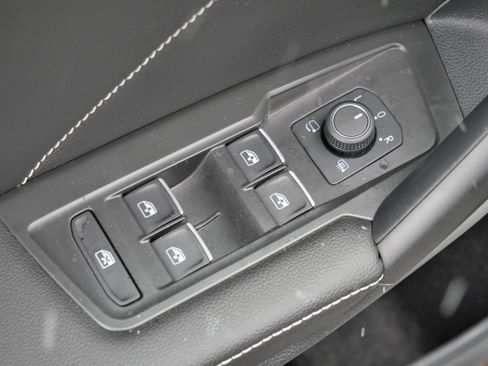 Certified 2022 Volkswagen Tiguan SEL R-Line AWD/4WD image 19
