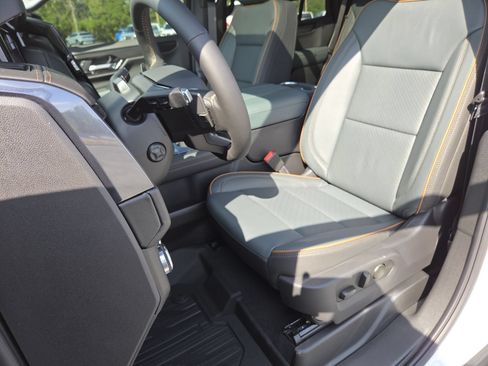 New 2026 GMC Yukon AT4 w/ AT4 Premium Plus Package AWD/4WD image 34