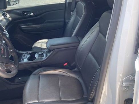 Used 2023 GMC Acadia SLT image 4