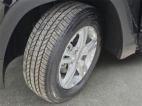 Used 2024 GMC Terrain SLE image 31