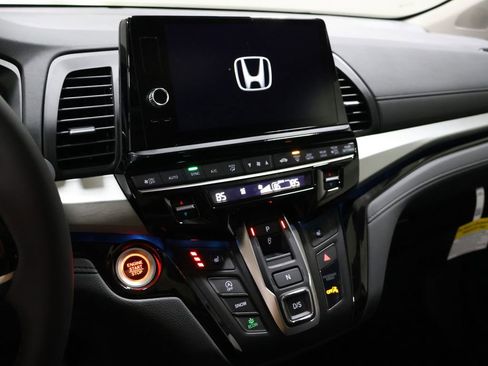 New 2026 Honda Odyssey Touring image 24