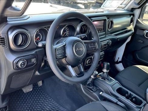 Used 2023 Jeep Gladiator Sport AWD/4WD image 13