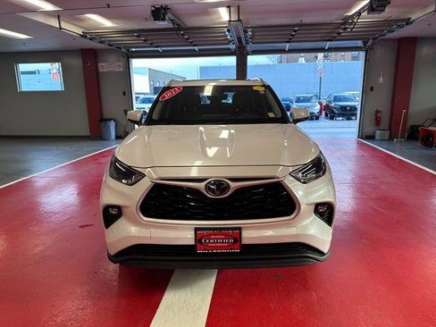 Used 2023 Toyota Highlander XLE image 8