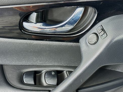 Used 2020 Nissan Rogue Sport SV image 23