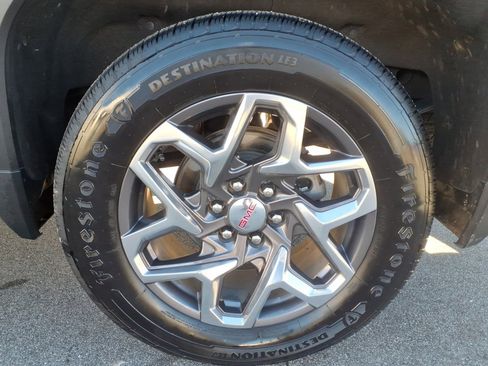 Used 2024 GMC Sierra 1500 SLT w/ SLT Premium Plus Package image 33