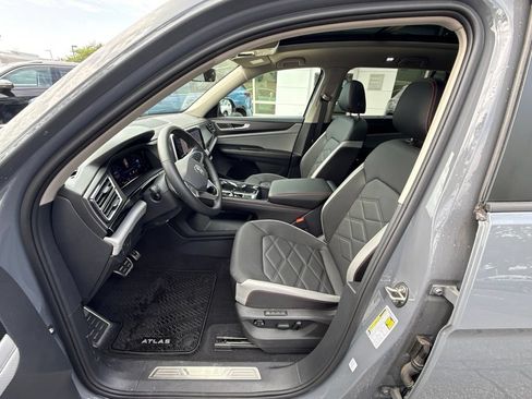 Used 2024 Volkswagen Atlas Peak Edition SEL AWD/4WD image 11
