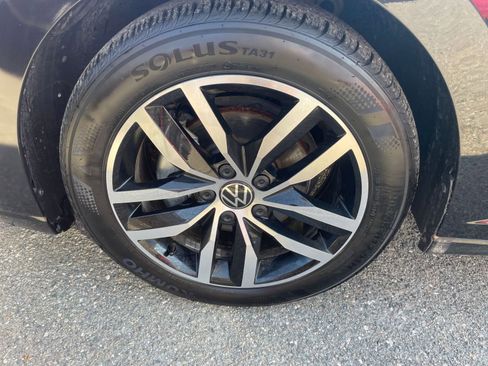 Used 2025 Volkswagen Jetta SE image 31