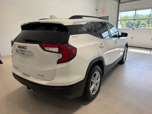 Used 2022 GMC Terrain SLE w/ Driver Convenience Package AWD/4WD image 4