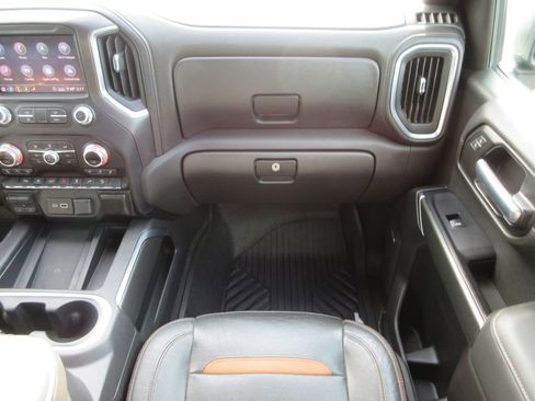 Certified 2020 GMC Sierra 1500 AT4 w/ AT4 Premium Package image 20