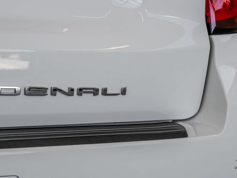 Used 2021 GMC Yukon Denali w/ Denali Premium Package AWD/4WD image 24