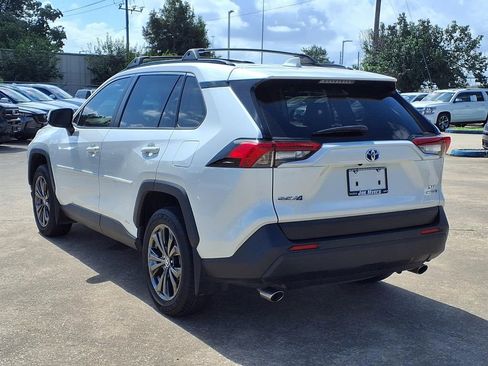 Used 2022 Toyota RAV4 XLE Premium AWD/4WD image 2