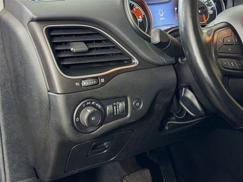 Used 2021 Jeep Cherokee Trailhawk w/ Sun, Sound & Nav Group image 10