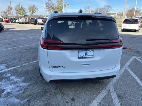New 2026 Chrysler Pacifica Select image 27