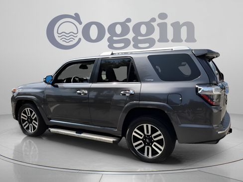 Used 2022 Toyota 4Runner Limited RWD image 3